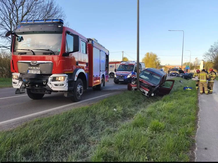 Malbork. Groźny wypadek o świcie w Kałdowie. Zderzenie trzech aut,…