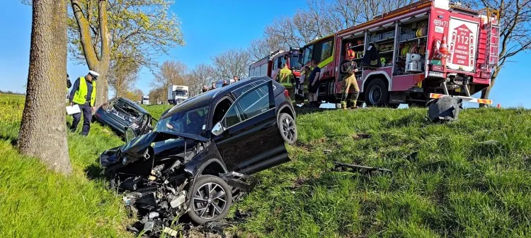 Zderzenie dwóch samochodów na DK22 w Gnojewie. Trzy osoby trafiły do…