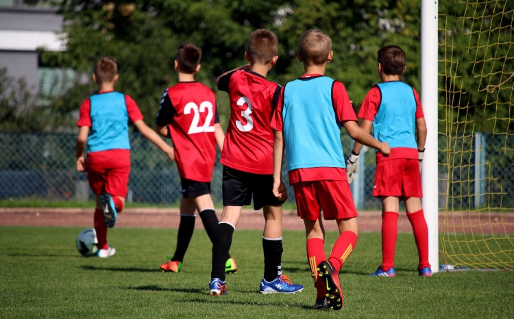 „Aktywne weekendy na Orliku” w Gminie Stare Pole. Rusza międzypokoleniowy cykl wydarzeń sportowych.