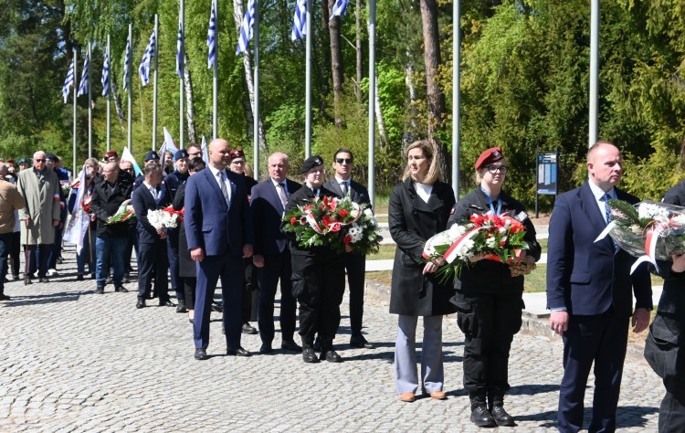 81. rocznica zakończenia II wojny światowej i wyzwolenia więźniów KL Stutthof uczczona w Sztutowie.