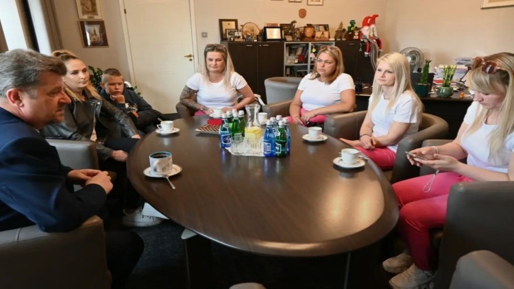 „Szalone Mamuśki” z Malborka organizują akcje charytatywne i wspierają chorego Kubę.