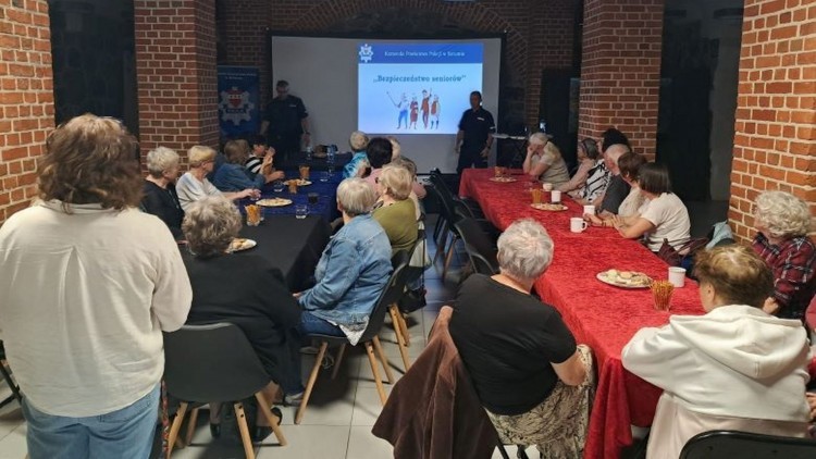 Bezpieczeństwo seniorów - ewaluacyjna debata społeczna z mieszkańcami.…