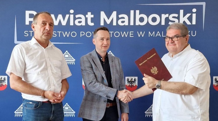 Podpisano umowę na remont drogi Letniki–Ząbrowo. Inwestycja za ponad 2,3 mln zł w powiecie malborskim