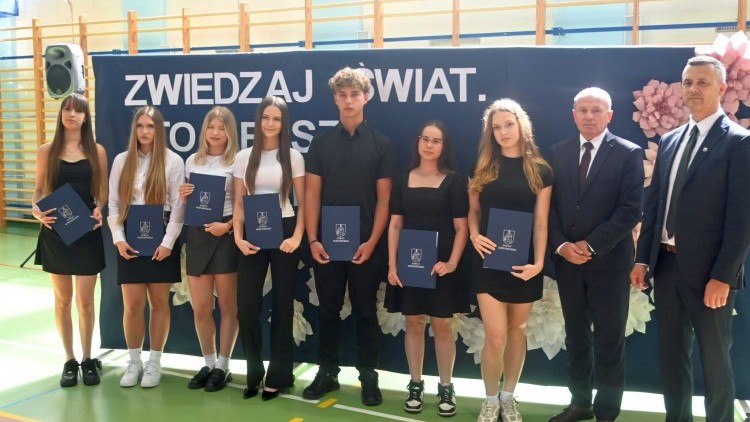 Zakończenie roku szkolnego w powiecie nowodworskim. Uroczyste apele i gratulacje dla uczniów