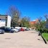 Mieszkańcy Starego Miasta w Malborku walczą o miejsca parkingowe. Remont i turyści pogłębiają problem