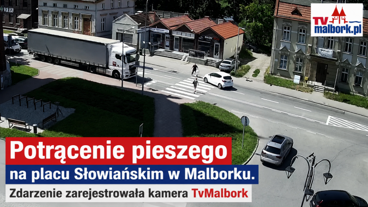 Potrącenie pieszego na placu Słowiańskim w Malborku. Zdarzenie zarejestrowała kamera TvMalbork. Zobacz wideo