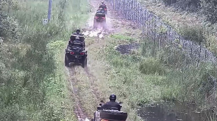 Quadami po pasie drogi granicznej. Pięciu mężczyzn ukaranych mandatami.…