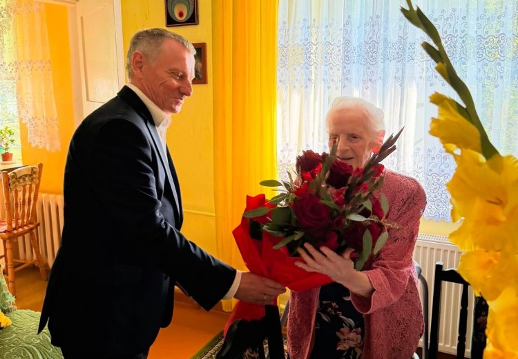 Wyjątkowy jubileusz w Gozdawie. Pani Wanda Ziegert świętowała 94. urodziny