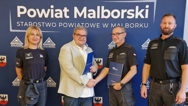 Osadzeni pomogą stworzyć miejsce pracy dla osób z niepełnosprawnościami. Powiat Malborski podpisał ważne porozumienie