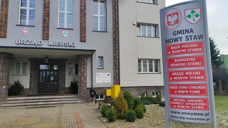 Urząd Miejski w Nowym Stawie będzie bardziej dostępny. Jest dofinansowanie z PFRON