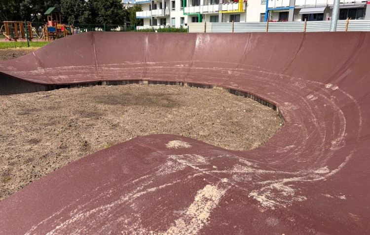 Skatepark i pumptrack w Malborku jeszcze zamknięte. Miasto apeluje: nie wchodźcie na teren budowy