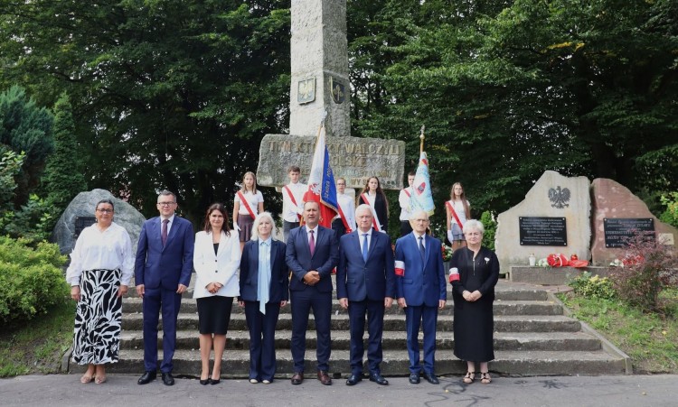 Nowy Staw oddał hołd ofiarom II wojny światowej. Uczczono pamięć poległych