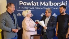 „Ławeczka Seniora” i „Drzewko Pokoleń” coraz bliżej realizacji. Powiat Malborski łączy siły na rzecz seniorów