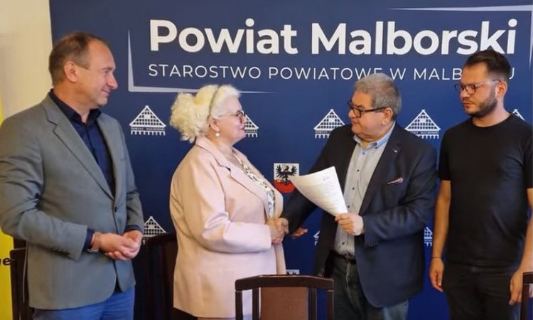 „Ławeczka Seniora” i „Drzewko Pokoleń” coraz bliżej realizacji. Powiat Malborski łączy siły na rzecz seniorów