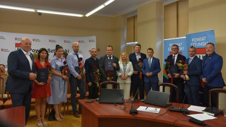 Nauczyciele odebrali akty awansu, a Zagroda Dziad&Baba; najlepsza w powiecie…