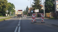 Regulują studzienki na Sikorskiego i de Gaulle`a w Malborku (DW 515) - 29.06.2016