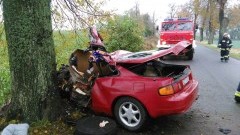23-letni kierowca zginął na miejscu po zderzeniu z drzewem. Weekendowy raport sztumskich służb mundurowych – 17 – 24.10.2016