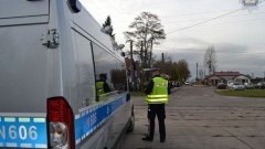 Zatłoczone drogi do nekropolii. Słaba widoczność, deszcze. Policja apeluje o rozwagę podczas  Dnia Wszystkich Świętych. W całym Pomorskiem prowadzona jest akcja ZNICZ – 01.11.2016 