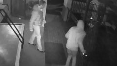 Policjanci szukają sprawców kradzieży roweru. Pomóż ustalić mężczyzn, których zarejestrowała kamera (wideo)