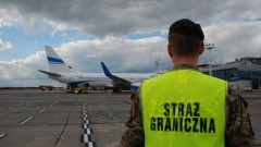 30- latek zażartował o granatach i broni, nie poleciał do Islandii! - 13.10.2017
