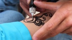 Lubisz tatuaże z henny? Koniecznie przeczytaj zanim je zrobisz - informacja Wojewódzkiej Stacji Sanitarno-Epidemiologicznej