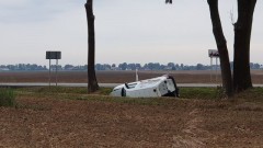 Stracił panowanie nad autem i wjechał do rowu. 47-letni kierowca z obrażeniami trafił do szpitala.