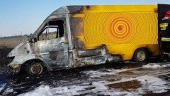 Dachowanie samochodów osobowych , samozapłon busa dostawczego i pożary, kierowcy na podwójnym gazie - tygodniowy raport sztumskich służb mundurowych