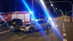 Zderzenie  Suzuki z Hondą w Malborku. 69-latka wjechała na skrzyżowanie na czerwonym świetle. 
