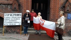 „Prezydent obiecał mi pomoc, ale mi nie pomógł”. XIV demonstracja Bogumiły Skóry. 