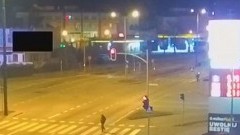 Pobili dwóch mężczyzn na Rodła w Malborku. Pod okiem kamery [wideo] - policja prosi świadków o pomoc.