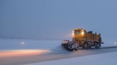 2300 pojazdów zadba o przejezdność dróg w Polsce w czasie zimy. Informacja Generalnej Dyrekcji Dróg Krajowych i Autostrad.