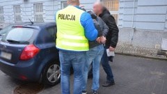 Włamał się do mieszkania, ukradł samochód i spowodował kolizję. 36-latek w rękach policji.