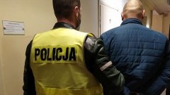 Policja zatrzymała podejrzanego o rozbój z użyciem przedmiotu przypominającego&#8230;