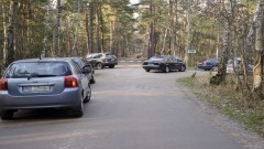 Turysto, nie zastawiaj dróg dojazdu ratunkowego - apelują służby i Nadleśnictwo Elbląg.