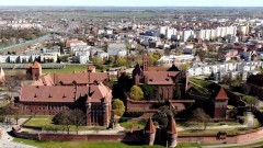 Malbork. Starostwo Powiatowe zachęca do wzięcia udziału w konsultacjach społecznych dotyczących „Kierunków rozwoju strategicznego Powiatu Malborskiego 2030”.