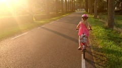 Malbork. Mała dziewczynka samotnie wybrała się rowerkiem w odwiedziny&#8230;