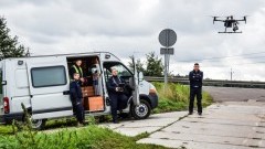 Elbląg: Policyjny dron i niebezpieczne wykroczenia drogowe. Zobacz wideo! 