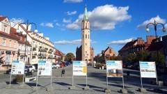 Nowy Staw. Wystawa plenerowa poświęcona Obszarowi Metropolitalnemu.