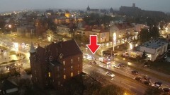 AKTUALIZACJA. Malbork. Potrącił pieszego na czerwonym. Zobacz pełne nagranie wideo.