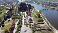 Przebudowa zabytkowych budynków gospodarczych na Przedzamczu Zamku Malbork - kwiecień 2022 [wideo, zdjęcia]