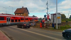 Malbork. Montują rogatki i sygnalizację świetlną na przejeździe kolejowym&#8230;