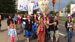 407 KM MAJĄ DO PRZEJŚCIA PIELGRZYMI Z MALBORKA. WYRUSZYŁA PIESZA PIELGRZYMKA NA JASNĄ GÓRĘ – 28.07.2015