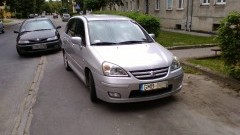 KOLEJNA ODSŁONA MISTRZÓW PARKOWANIA. POZOSTAWIONE AUTO NA CHODNIKU, NA ULICY FELIKSA NOWOWIEJSKIEGO W MALBORKU - 28.07.2015