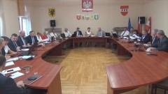 RADNI PRZYJĘLI SPRAWOZDANIE Z WYKONANIA BUDŻETU  ZA I PÓŁROCZE 2015 ROKU PODCZAS X SESJI RADY POWIATU SZTUMSKIEGO – 25.08.2015