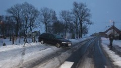 O krok od tragedii. Volvo wylądowało na płocie. Kolizja w Michorowie – 25.01.2016 