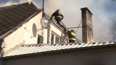 Pożar pałacu w Polaszkach. Na miejscu pracowało 10 zastępów straży pożarnej – 15.04.2016