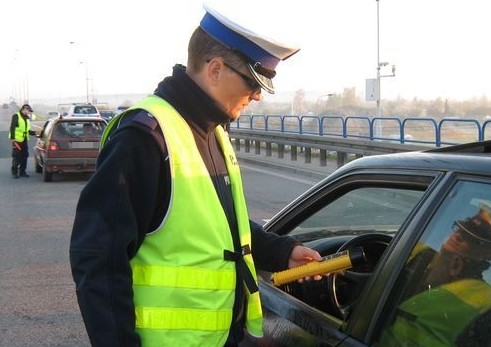 Przekroczył prędkość o 66 km/godz. i prowadził na podwójnym gazie&#8230;