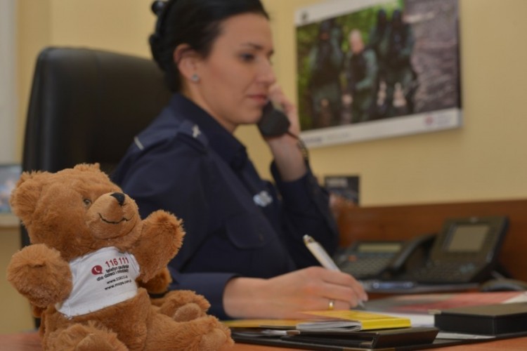 Spotkanie policjantów z pracownikami socjalnymi. Dzieci to największe&#8230;