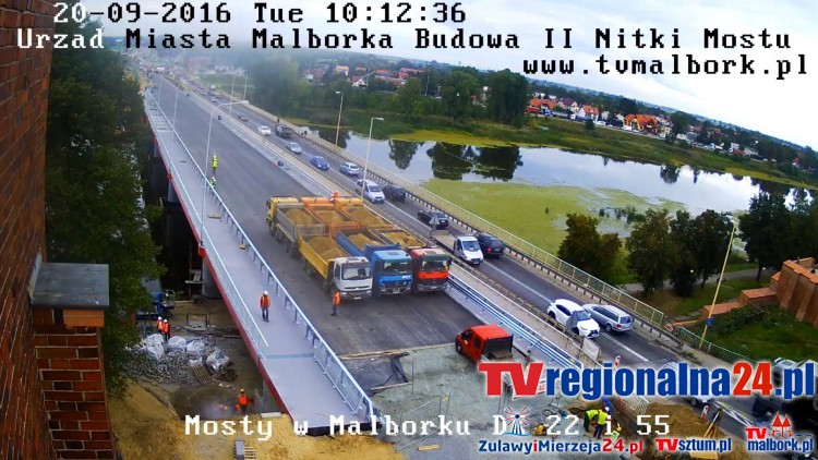 Trwa próbne obciążenie nowego mostu na rzece Nogat w Malborku - 20&#8230;