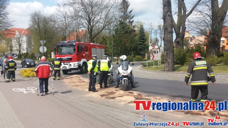 Sztum/Mątki: Auto osobowe wylądowało w rowie. Wielka plama oleju na&#8230;